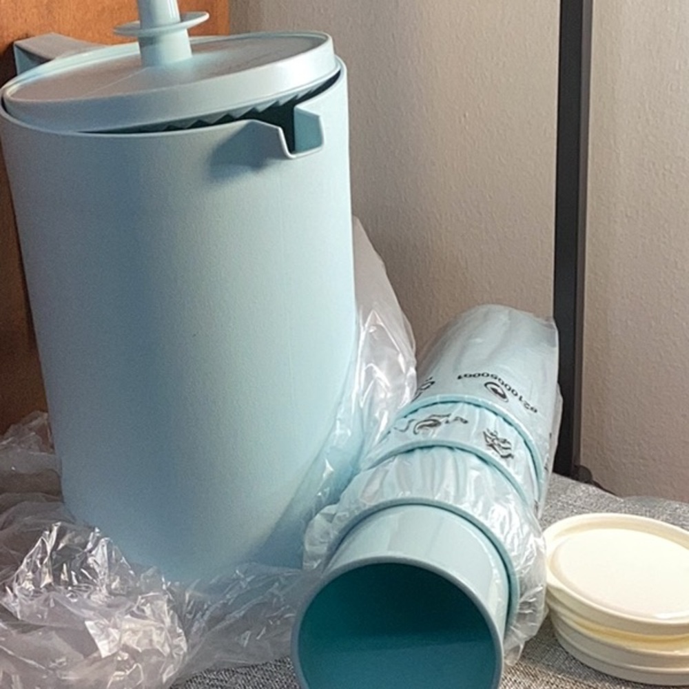 Tupperware pitcher and cup set